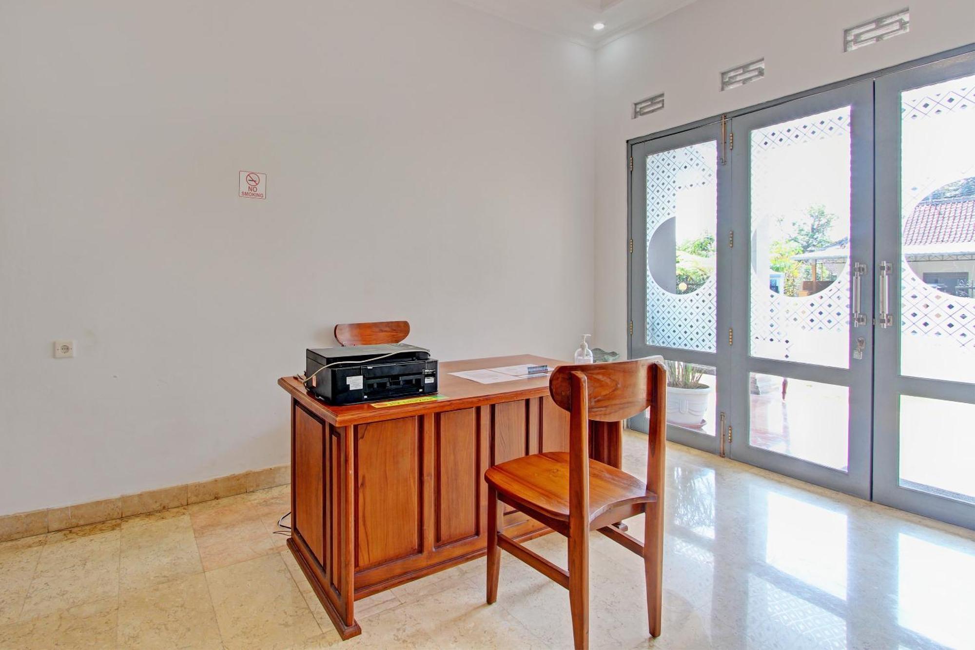 Oyo Life 92686 Lanaya Guesthouse Syariah Salatiga Exterior photo